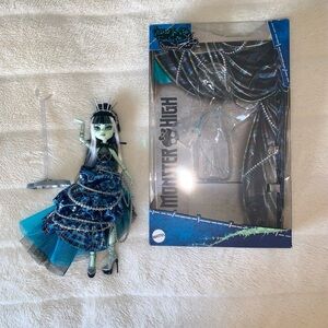 Stitched in Style Frankie